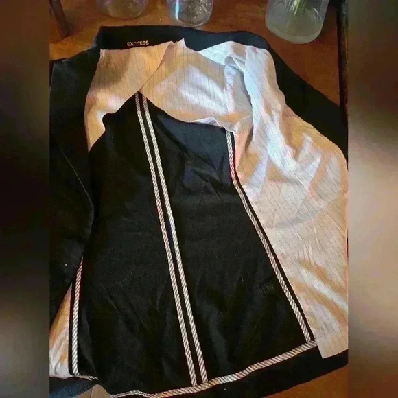 Suit jacket. - Picture 2 of 4